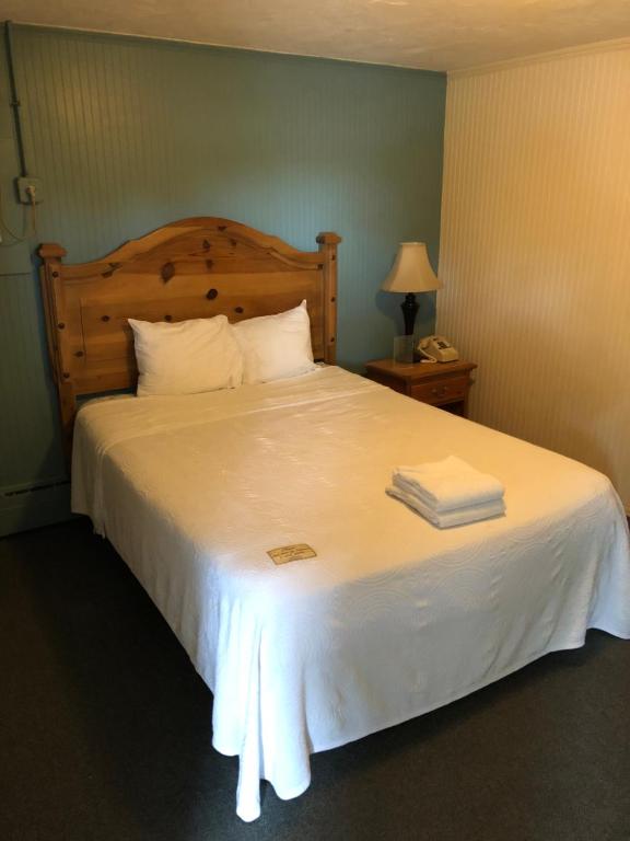 Standard Queen Room