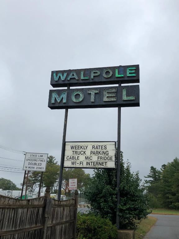 Walpole Motel Sign